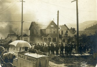 a 1903 house fire at the corner of Stanley and Mill looking east. The black horse on the right is a fire horse. The one pulling the bakery wagon may be a retired fire horse who couldn’t resist answering the call. Courtesy of The BC Archives.
